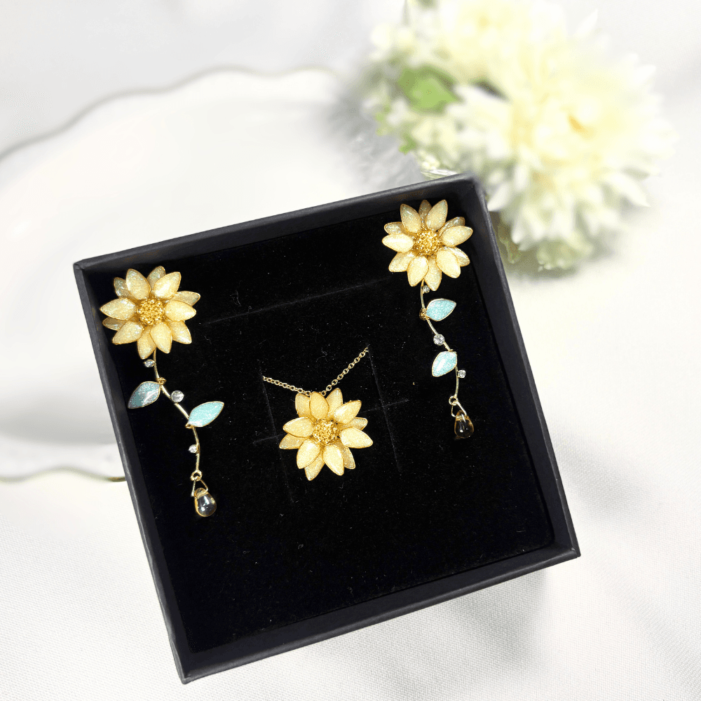 【ひまわり2wayピアスとネックレスセット】アレルギー対応／レジン×ワイヤー／ 夏アクセサリー／キラキラ輝く／受注製作